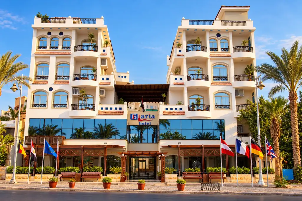 KI-Illustration: Hotelfassade im Elaria Hotel