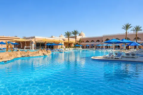 KI-Illustration: Pool und orientalische Architektur im Pickalbatros Alf Leila Wa Leila Resort (Neverland)