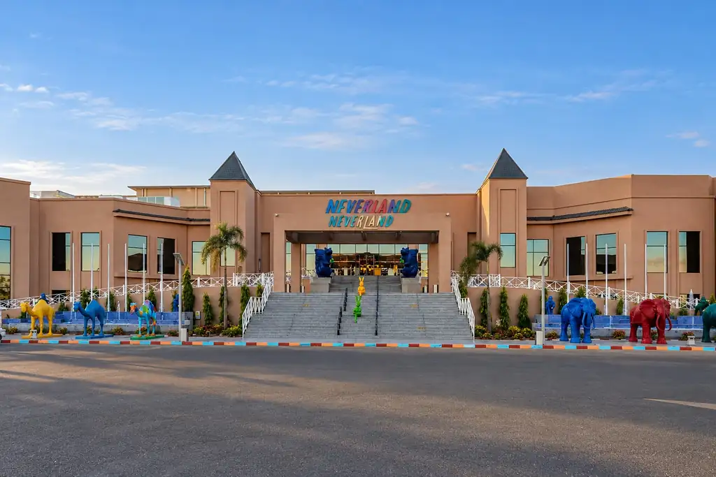 KI-Illustration: Eingangsbereich von Neverland im Pickalbatros Jungle Aqua Park Resort (Neverland)