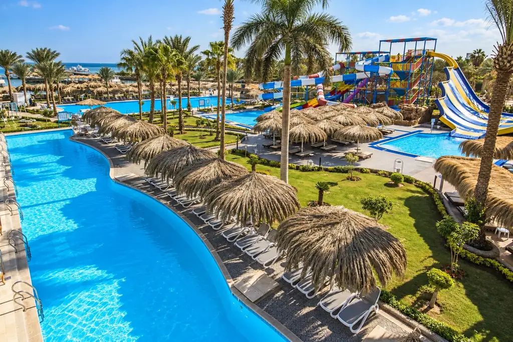 KI-Illustration: Pools und Wasserrutschen im SUNRISE Aqua Joy Resort