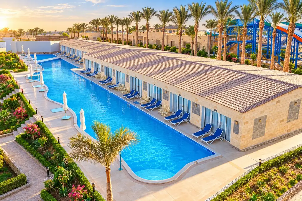 KI-Illustration: Langer Pool vor den Zimmern im SUNRISE Azalea Aqua Park Resort