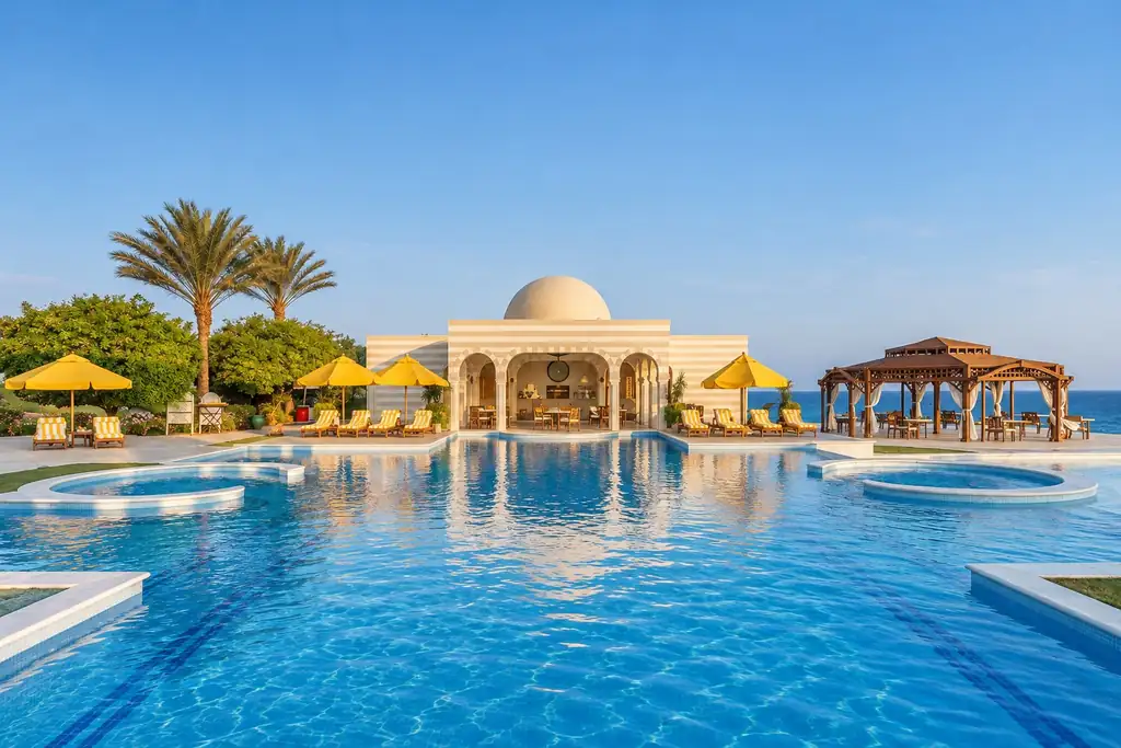 KI-Illustration: Pool mit Kuppelpavillon und Meerblick im The Oberoi, Sahl Hasheesh